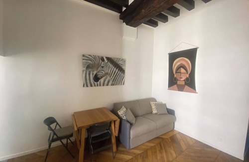 Les Halles Apartment | BnBNook - Boutique 1BR near Louvre Museum