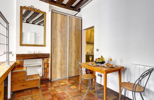 Marais Apartment | BnBNova - Charming Studio Near Notre-Dame & Marais