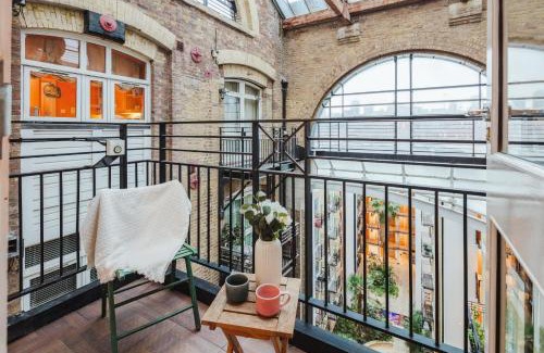 Queenhithe Apartment | BnBNova - Heart of the City with Balcony - Thames - St Paul's