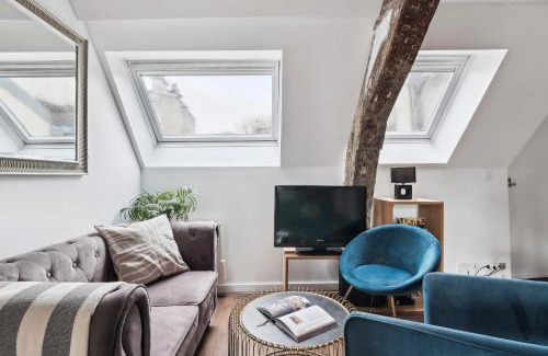 Quartier de la Monnaie Apartment | BnBNova - Latin Quarter & St-Andre des Arts - 3BR