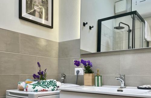 Sesto Calende Apartment | Bnbook Suite Leonardo
