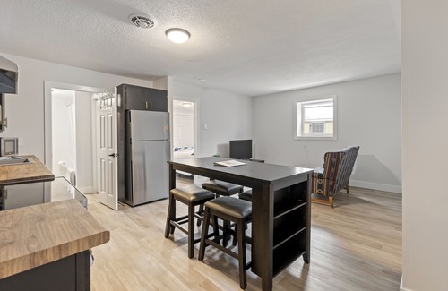 Exeter Apartment | Bo's Bnbs Unit 4 Downtown Exeter