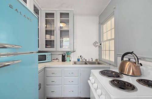 Central - Terry House | Bo's Cozy Green Backyard Bungalow | Hot Tub | W/D | Off-Street Parking