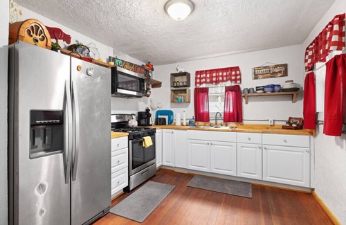 Central - Terry House | Bo's Howard Hideaway | Hot Tub | Fenced Yard