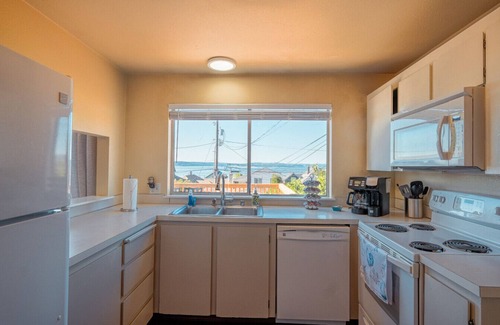 Old Town House | Bo's Old Tacoma Victorian Charm | Water views