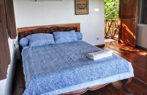 Rote Island Resort | Boa Hill Surf House