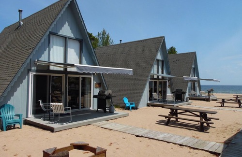 Oscoda Cabin | Board Walk Beach 2 Tree House one of 3 cabins on Lake Huron