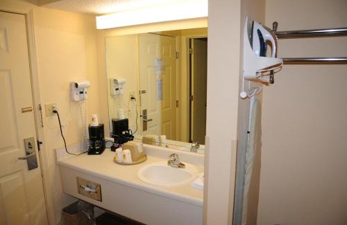 Lamar Heights Hotel | Boarders Inn and Suites by Cobblestone Lamar Missouri