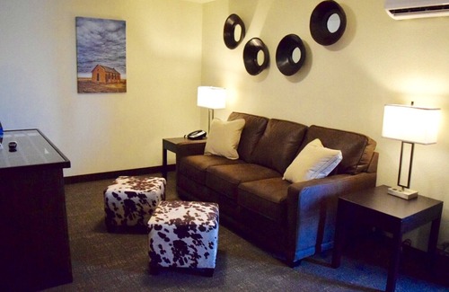 Syracuse Hotel | Boarders Inn & Suites by Cobblestone Hotels - Syracuse