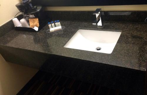 Ashland City Hotel | Boarders Inn & Suites by Cobblestone Hotels - Ashland City
