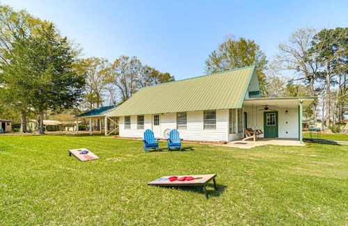 Negreet House | Boat and Swim Lakefront Toledo Bend Retreat!