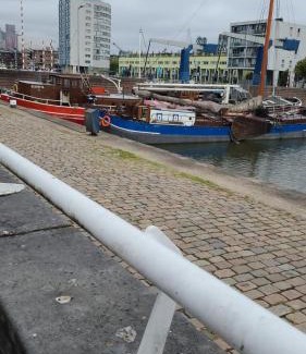 Kop van Zuid Boat Rental | Boat-Apartment Rotterdam Fokkelina