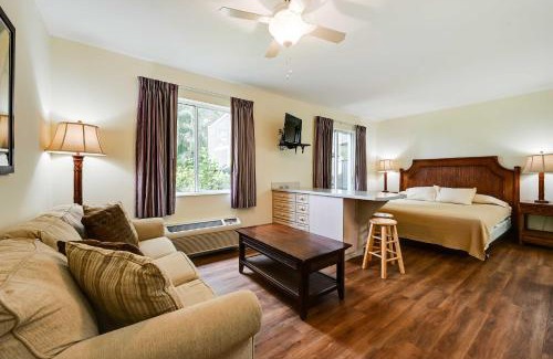 Naples Apartment | Boat, Bird and Bask Studio 15 Mi to Everglades NP