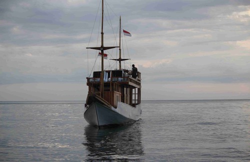 Komodo Boat Rental | Boat Charter KM.Caroline