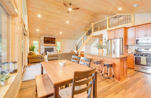 Siren Cabin | Boat Dock, BBQ & Fireside Fun: Clam Lake Cabin