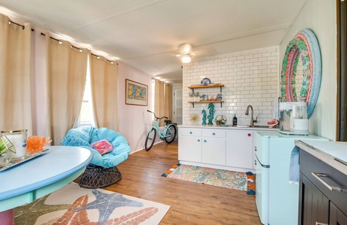 South Waterfront Park Apartment | Boat Dock & Slip: Riverfront Apt in Edgewater