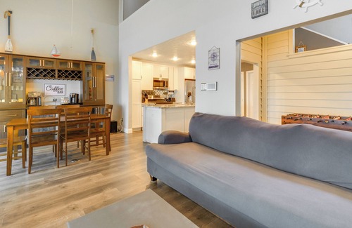 West Livingston House | Boat & Fish: Gem w/Water Views on Lake Livingston