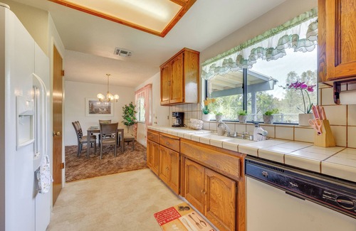 Yosemite Lakes House | Boat, Fish & Golf: Coarsegold Retreat w/Hot Tub