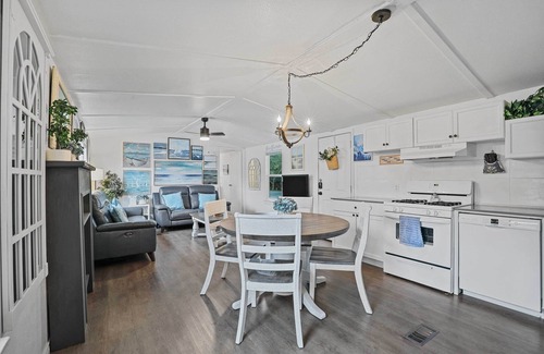 Lake Dallas House | Boat & Fish on Lewisville Lake: Pet-Friendly Haven