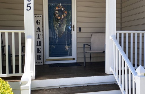 Cape Carteret House | Boat friendly coastal home - 3 minute drive to beach, 5min drive to boat access.