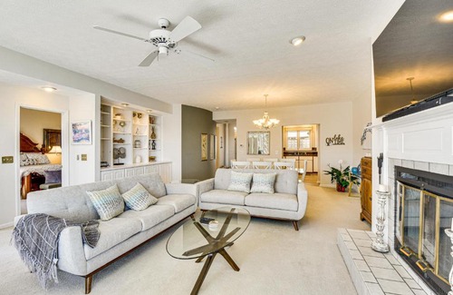 Salem Apartment | Boat, Golf and Swim Keowee Key Condo with Lake Views