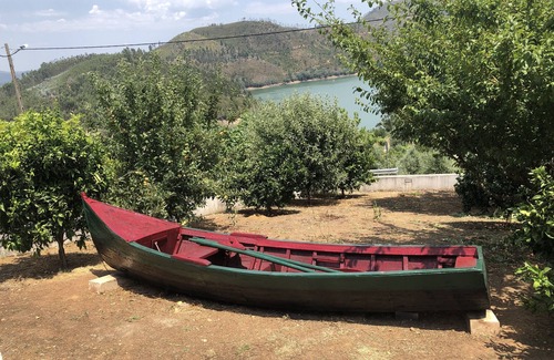 Pombeira Villa | Boat House By the Ferreira do Zezere River