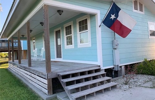 Aransas Pass House | Boat Parking, Huge yard, 3 bedrooms, 2 baths, Close to Fishing and the Beach