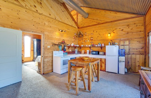 Quinlan Cabin | Boat Ramp & Fire Pit: Lake Tawakoni Group Retreat!