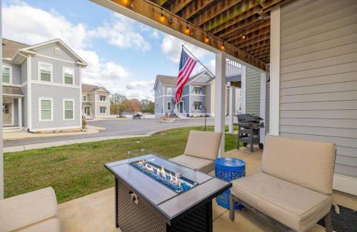 Eatons Crossing House | Boat Slip, Pontoon Rental, Lake Views, Game Room, Fire Pit