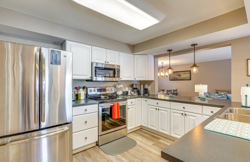 Osage Beach Condo | Boat Slip + Pools: Lakefront Osage Beach Condo
