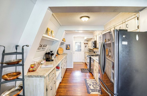 Fackler House | Boat & Swim: Lake Guntersville Family Home