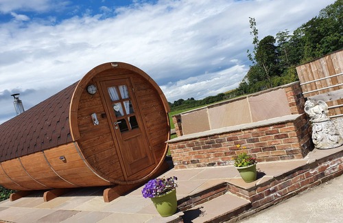 Ferrensby Boat Rental | BOAT with hot tub