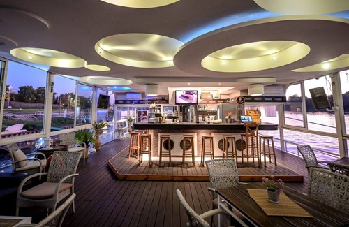 Stari Grad Boat Rental | Boat with rooms on the river