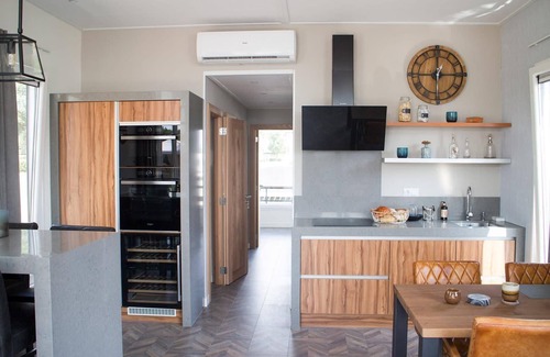 Biddinghuizen House | Boat with two bedrooms and one bathroom