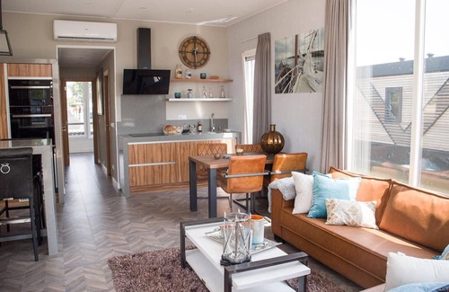 Biddinghuizen House | Boat with two bedrooms and one bathroom