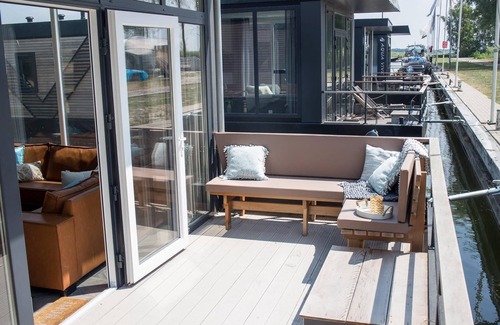 Biddinghuizen House | Boat with two bedrooms and one bathroom