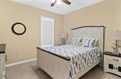 Elberta House | Boater's Dream on Wolf Bay