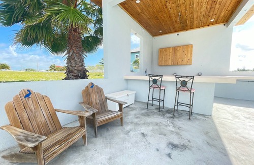 Bahamia West House | Boaters Waterfront Paradise. Dock included! Now with StarLink Wifi