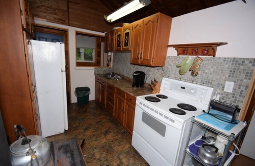 Faraday Cottage | BOATHOUSE - 2 BEDROOM WATERFRONT COTTAGE SPRING & SUMMER STILL FALL AVAILABLE!