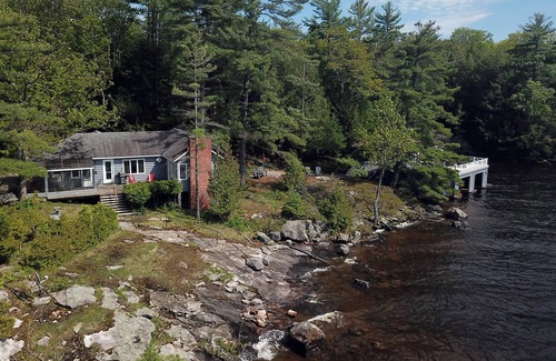 Gravenhurst Cottage | Boathouse Deck! 4Bed 4Bath Cottage on Lake Muskoka! Very Private!
