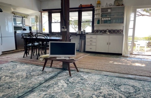 Lancelin Cottage | BOATHOUSE - HIGHEST HILLTOP ON OCEANFRONT