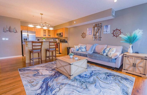 Ohio City Condo | Boathouse Suite - CLE Flats River - Free Parking - 24/7 Gym