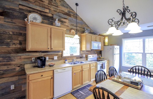 Taylorsville Cottage | Boating, bourbon and high speed internet, oh my!
