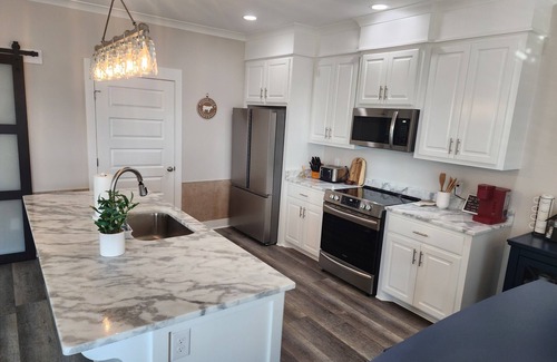 Shoreline Park House | Boating, Fishing, Big Porch to Relax