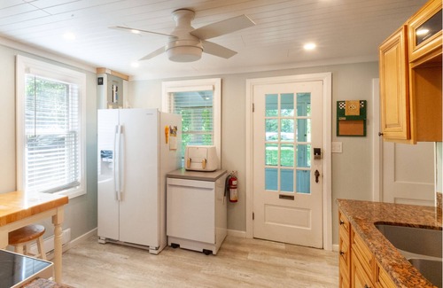 Port Stanton Cottage | Boating, Fishing, Swimming, & Relaxing on the Severn River next to Sparrow Lake