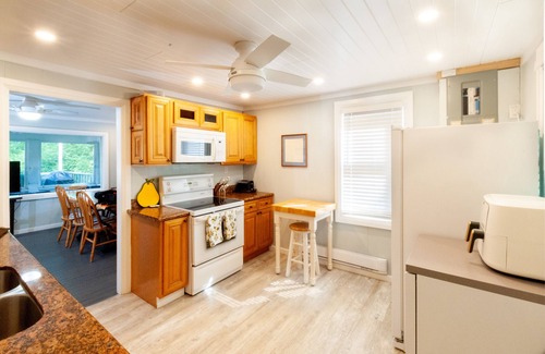 Port Stanton Cottage | Boating, Fishing, Swimming, & Relaxing on the Severn River next to Sparrow Lake
