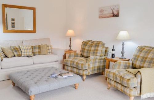 Taynuilt House | Boatman's Cottage At Invernian Mor
