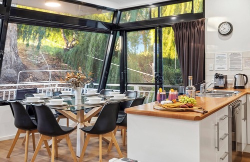 Renmark Boat Rental | Boats And Bedzzz & Renmark River Villas