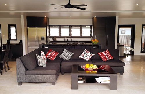 Rarotonga Villa | Boaza Place is situated in Nikao and offers an outdoor swimming pool.