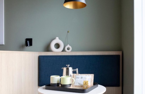 Tower Hill Apartment | Bob W Tower Hill Studios